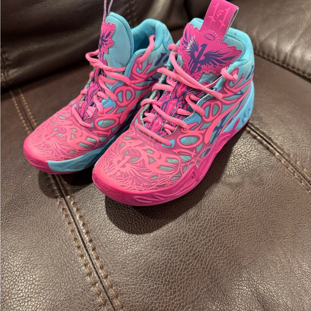 Puma Lamelo Ball MB 04 Kids Iridescent Hornets size 1 Sneakers